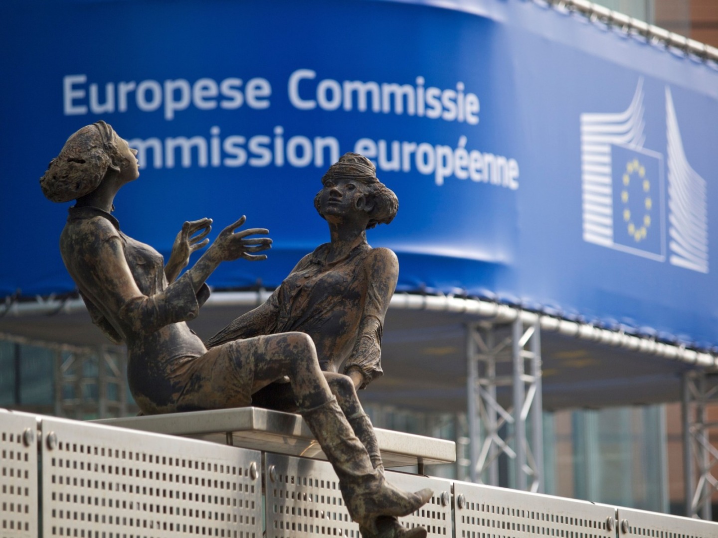 Comisia Europeană propune amânarea obligațiilor privind emisiile de metan pentru importatorii de energie