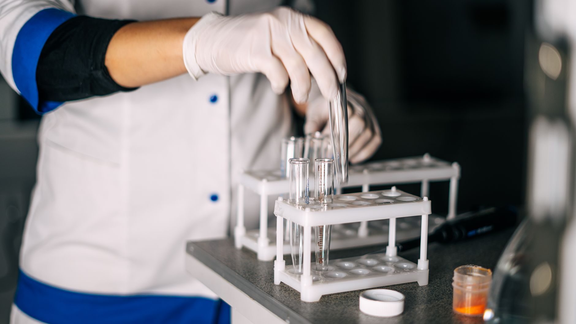 Comisia Europeană impune restricții companiei Sanofi după suspiciuni de denigrare a unui vaccin rival
