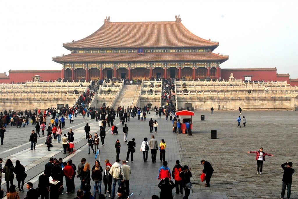 Criza pieței muncii în China: Tinerii renunță la competiție pe fondul încetinirii economice și al inteligenței artificiale