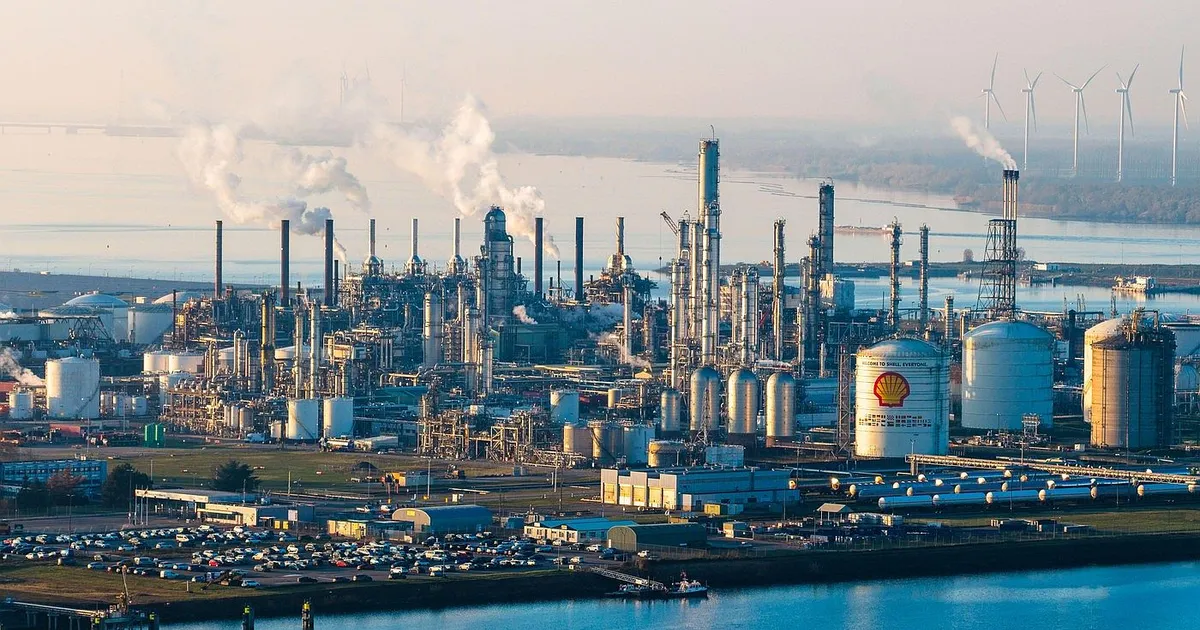 Rafinăriile occidentale se pregătesc de profituri record din cauza deficitului de motorină