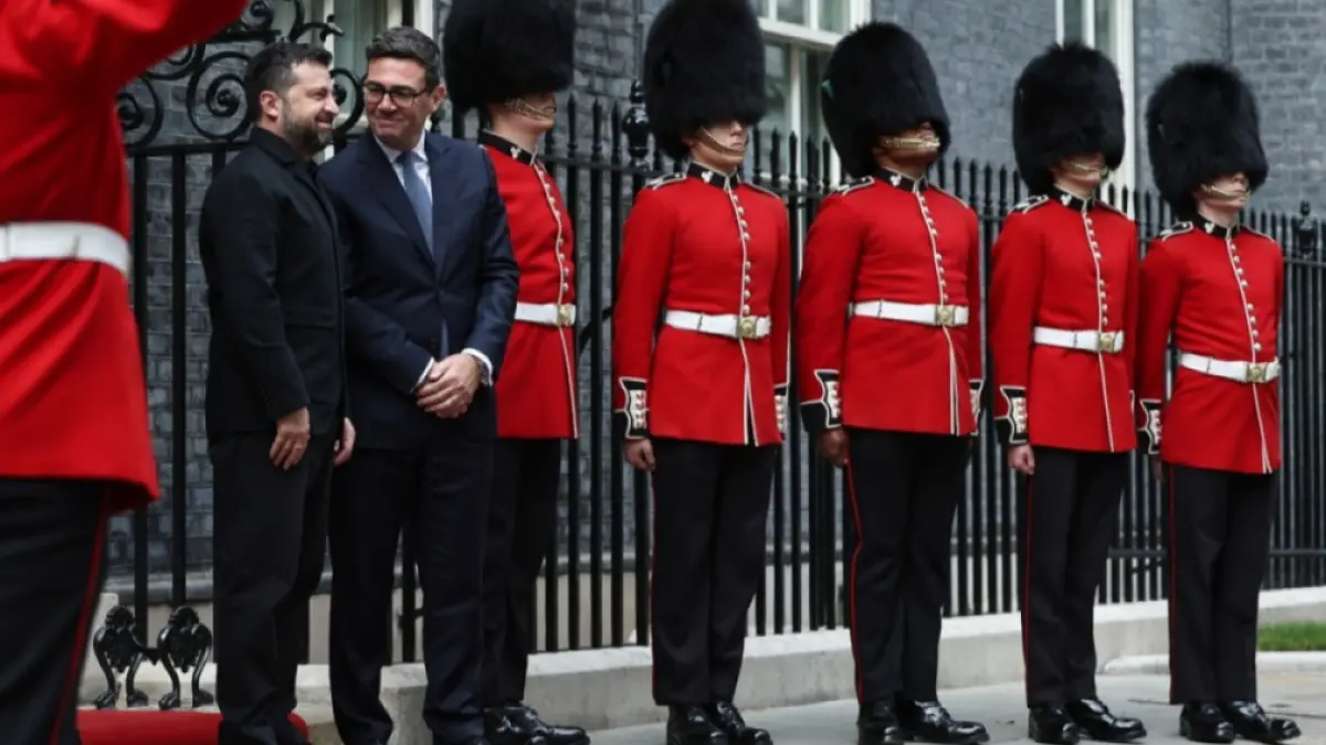 Zelenski a fost întâmpinat la Downing Street cu gardă de onoare; Marea Britanie oferă 60 de milioane de dolari