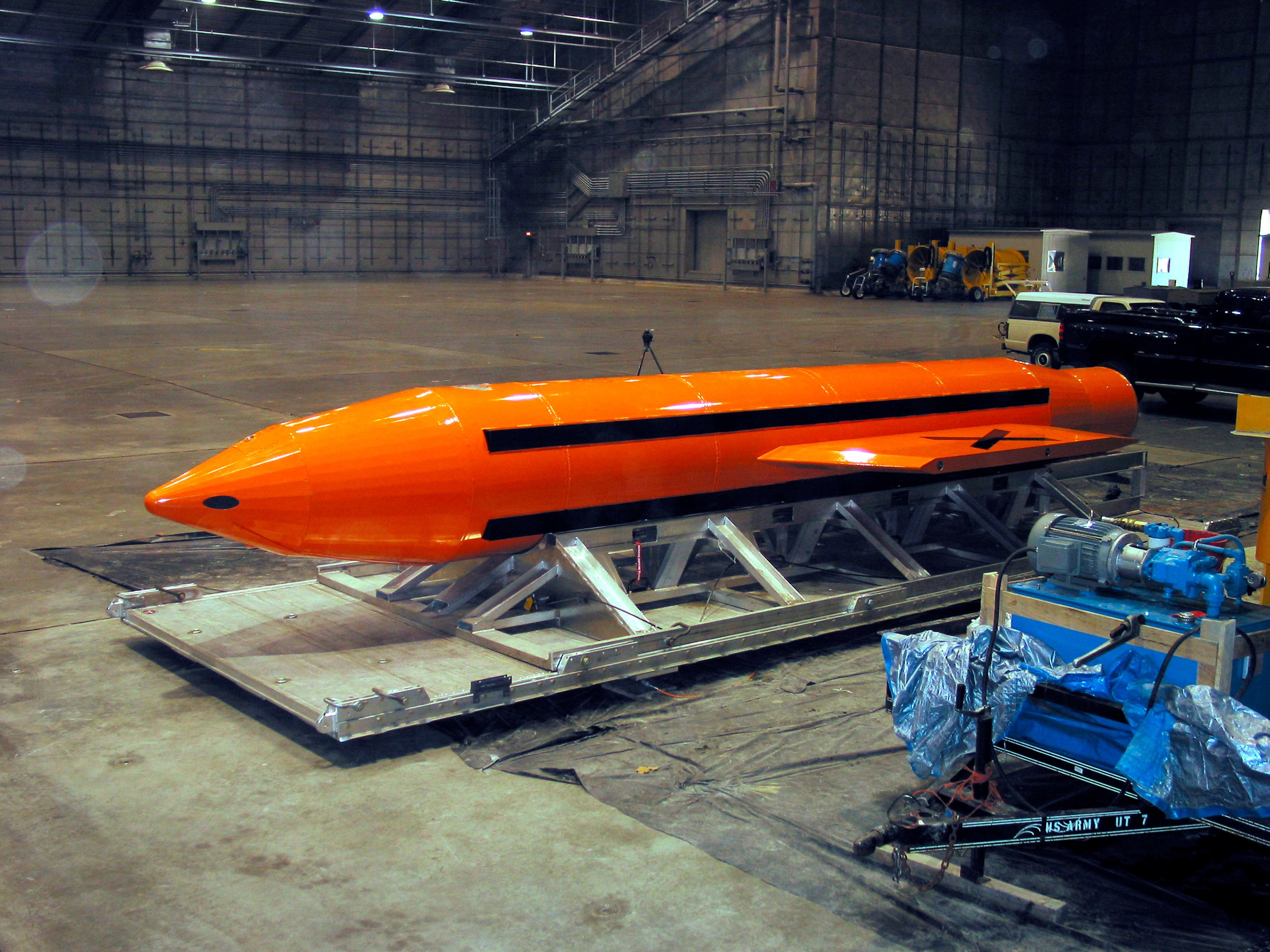 SUA pregătește utilizarea bombei MOAB pentru atacuri asupra infrastructurii din Iran