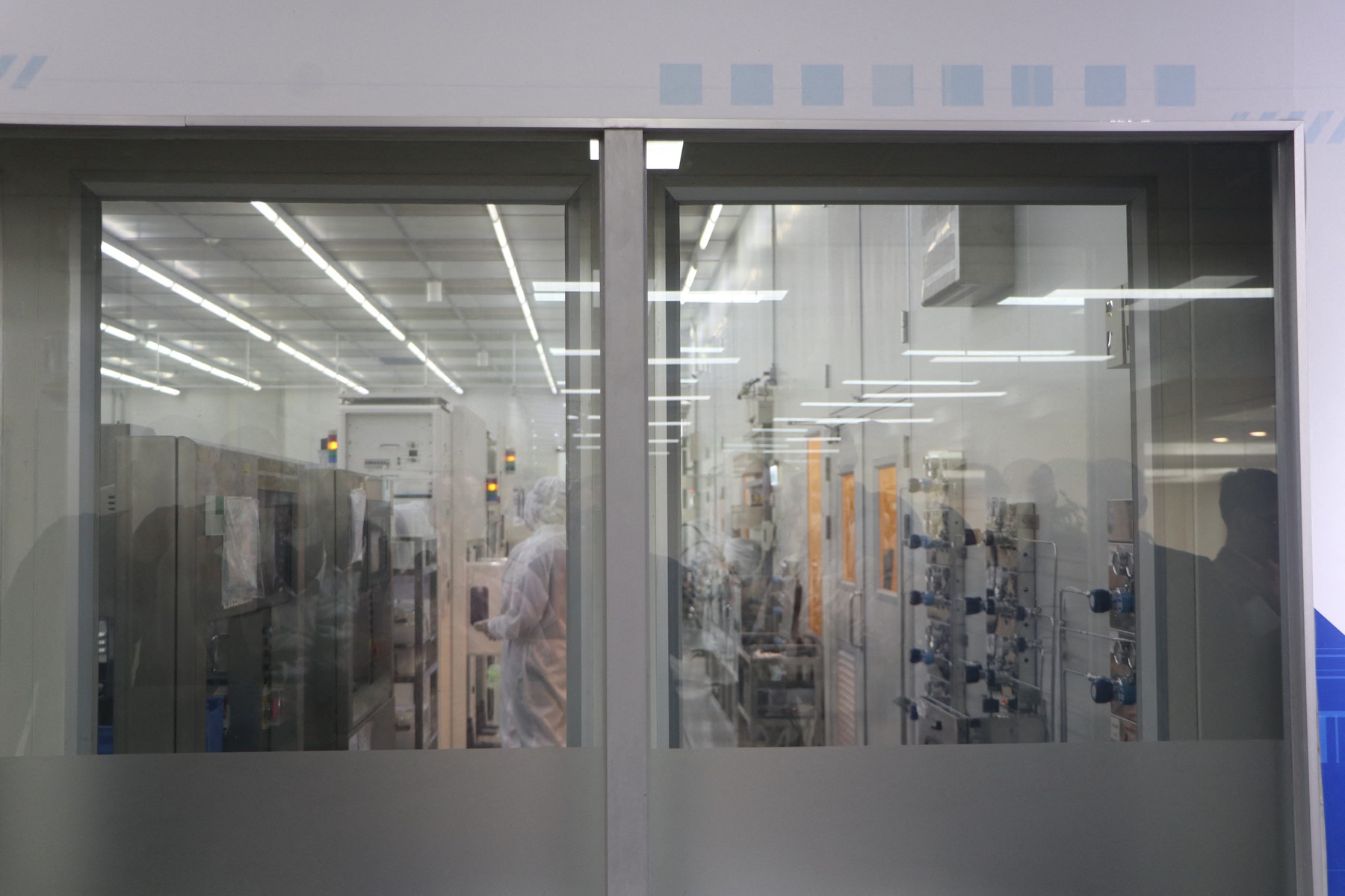 TSMC raportează profit record impulsionat de inteligența artificială, în timp ce bursele asiatice suferă pierderi