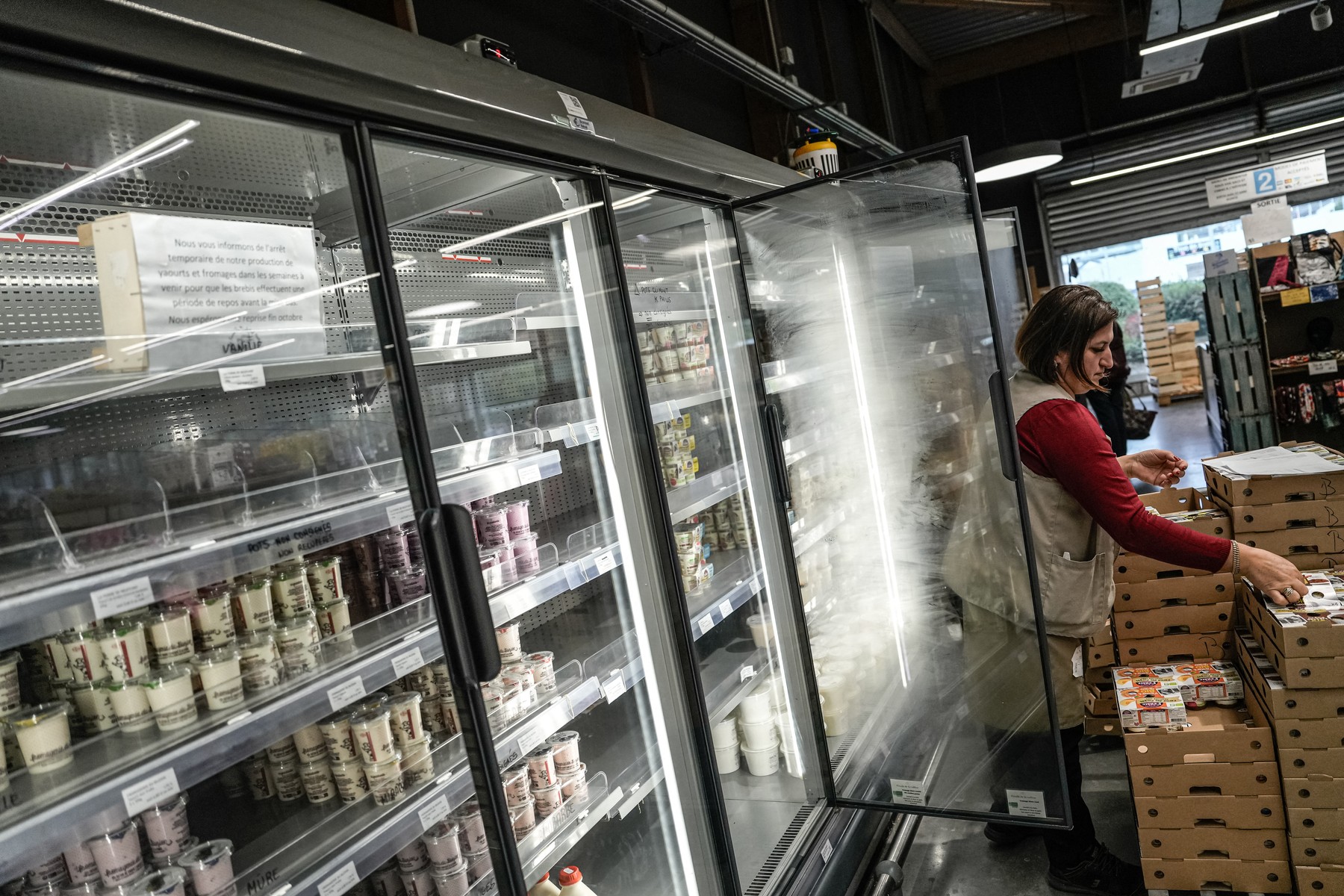 Atac cibernetic masiv asupra supermarketurilor din Franța: tone de alimente aruncate la gunoi