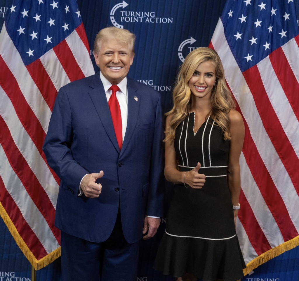 Purtătoarea de cuvânt a lui Donald Trump confirmă că nu este avocat, deși a fost prezentată ca atare