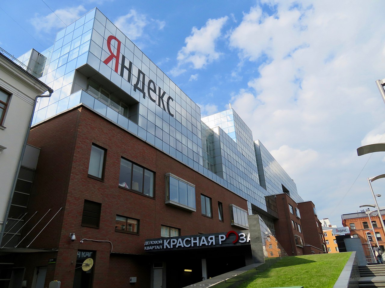 Atacuri masive cu drone asupra Rusiei: Centru de date Yandex și aeroporturi din Moscova vizate