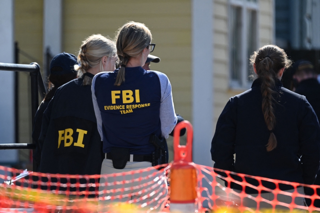 Anchetă FBI după trimiterea de plicuri cu pulbere albă către senatori și funcționari electorali americani