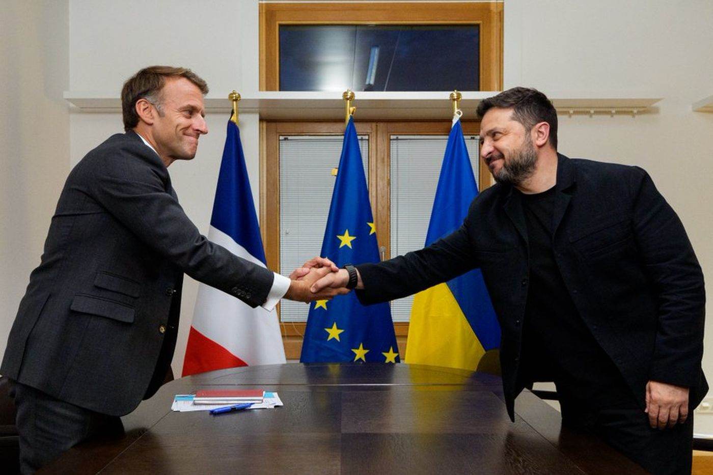 Emmanuel Macron susține necesitatea furnizării tuturor mijloacelor de apărare necesare Ucrainei