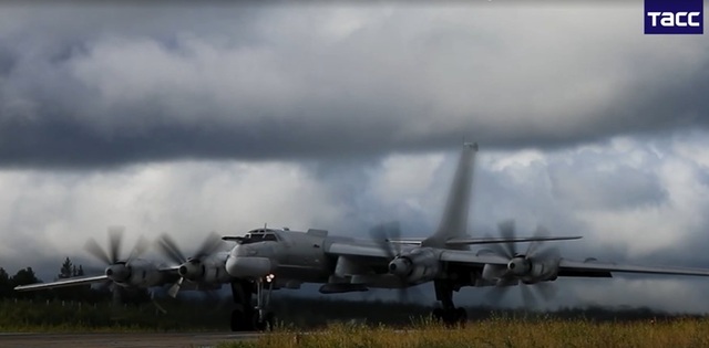 Două bombardiere strategice rusești înarmate cu rachete de croazieră au fost interceptate de avioane norvegiene