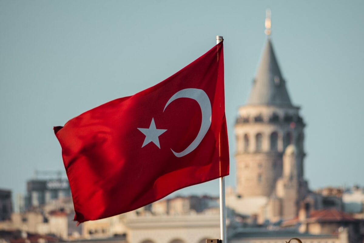 Un bărbat fără adăpost din Turcia a insultat președintele Erdogan pentru a putea locui în închisoare