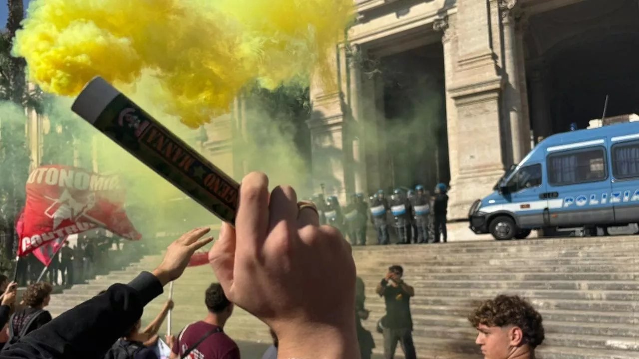 Proteste masive în Italia: mii de elevi au manifestat împotriva guvernului Meloni