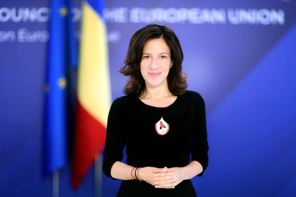 Roxana Mînzatu avertizează asupra declinului competențelor elevilor din UE în era inteligenței artificiale