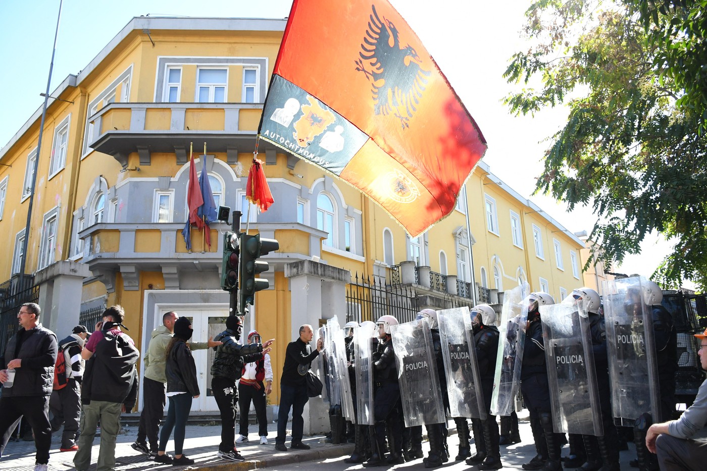 Proteste violente în Albania: Studenții cer demisia premierului Edi Rama în fața corupției