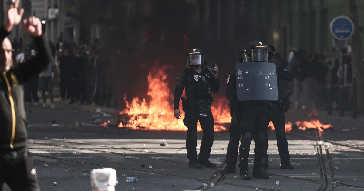 Tensiuni în Franța: Protestele elevilor se extind la nivel național din cauza costului vieții