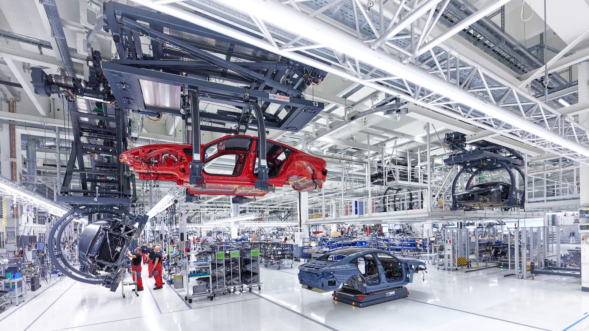 Compromis între Franța și Germania pentru salvarea industriei auto europene și a motoarelor termice