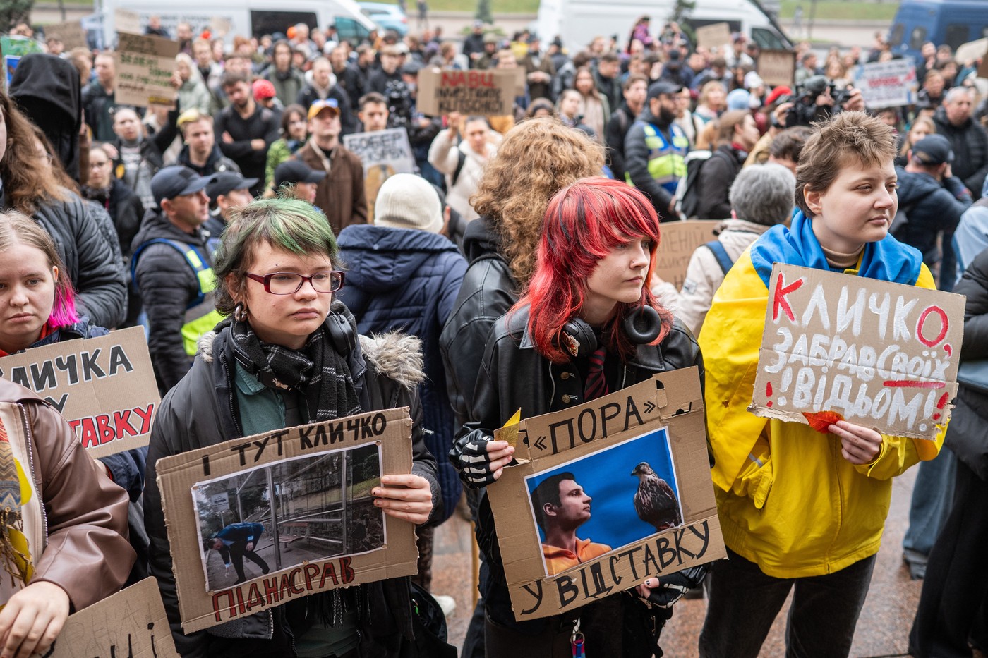 Protest masiv la Kiev: Sute de oameni cer demisia primarului Vitali Kliciko