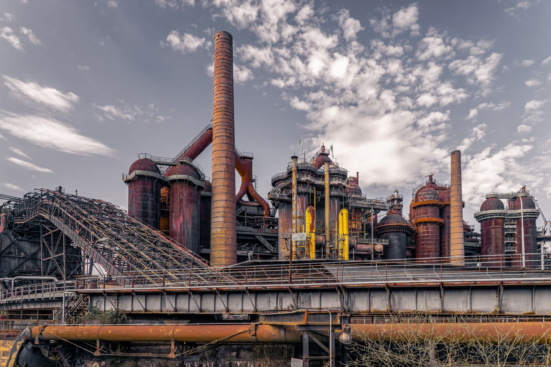 Ministerul rus al Apărării anunță atacuri asupra unor combinate siderurgice și instalații energetice din Ucraina