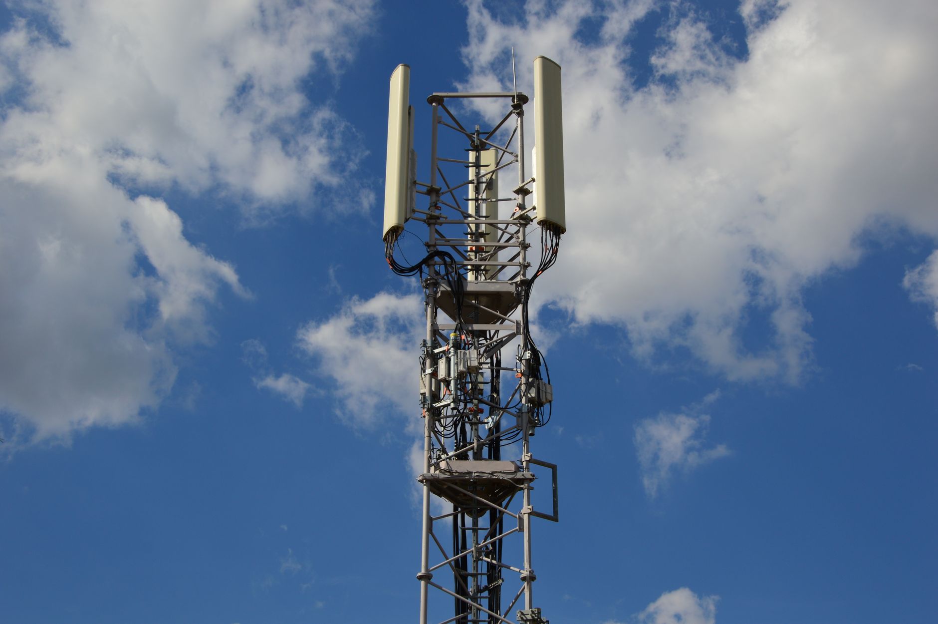 Zelenski acuză o operațiune planificată după restricțiile Starlink impuse în Ucraina