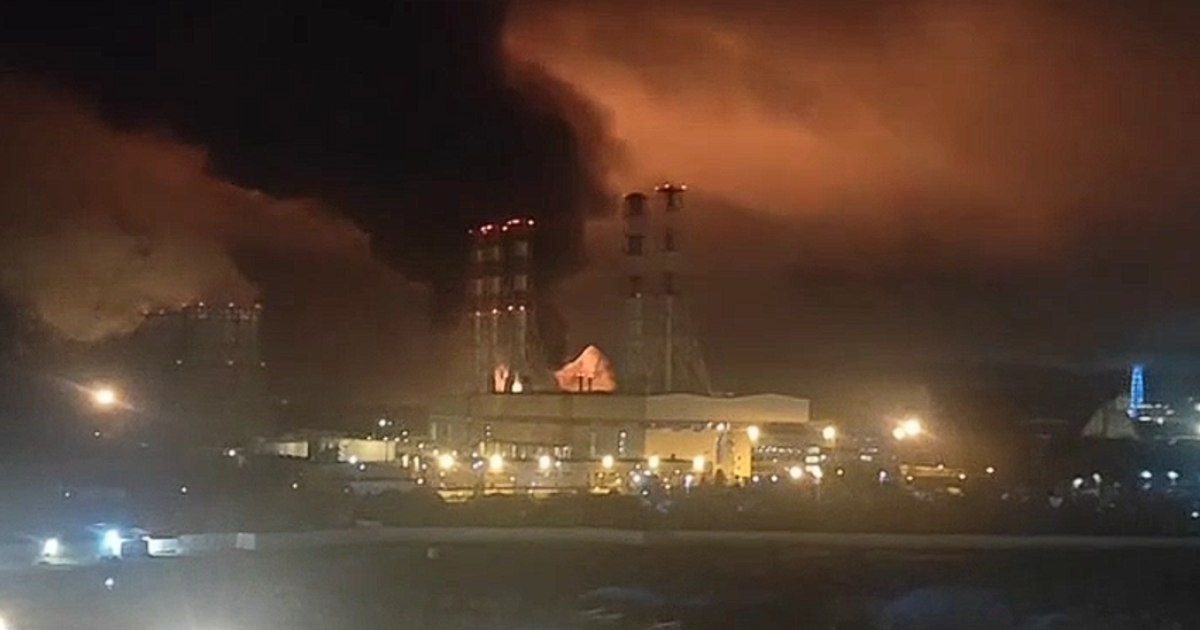 Atac masiv cu drone asupra Sankt Petersburg: incendiu la un terminal petrolier major și afectarea infrastructurii