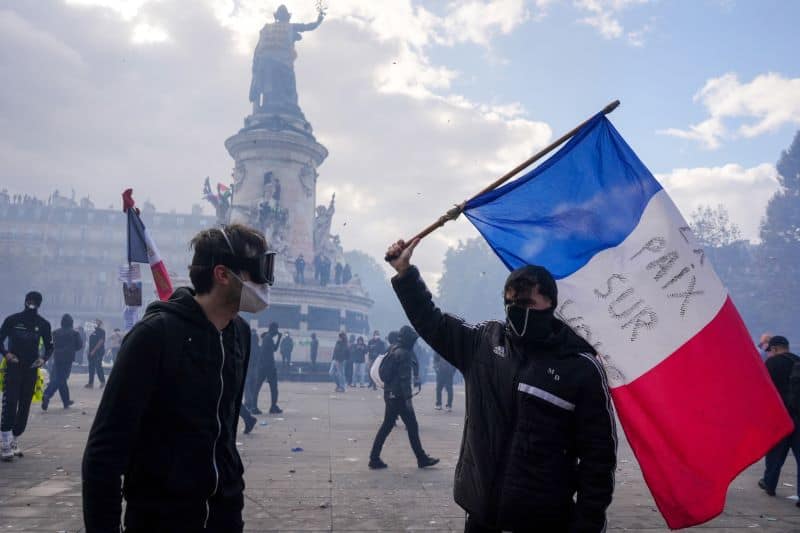 Violențe masive în Franța: 1.200 de arestări în urma protestelor împotriva costului vieții