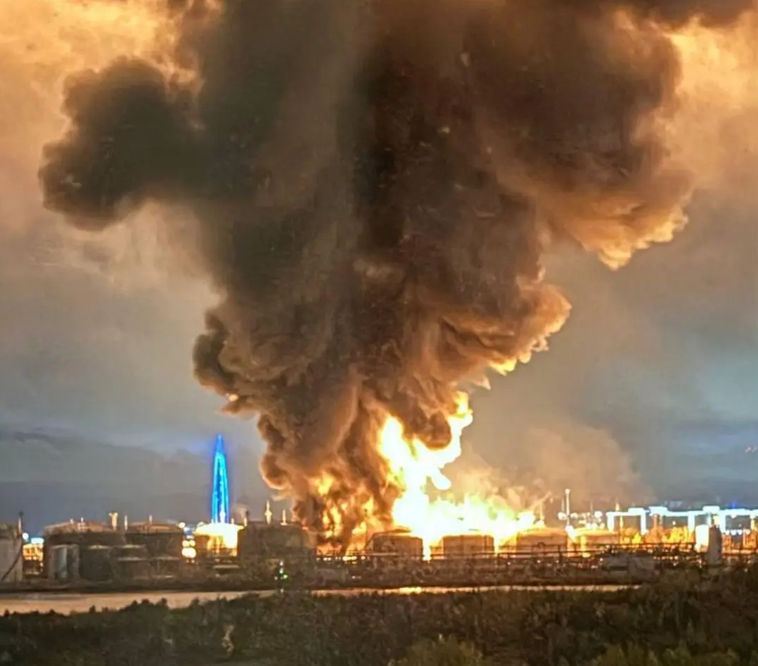 Atac masiv cu drone asupra Rusiei: terminal petrolier și centru de date vizate în Sankt Petersburg