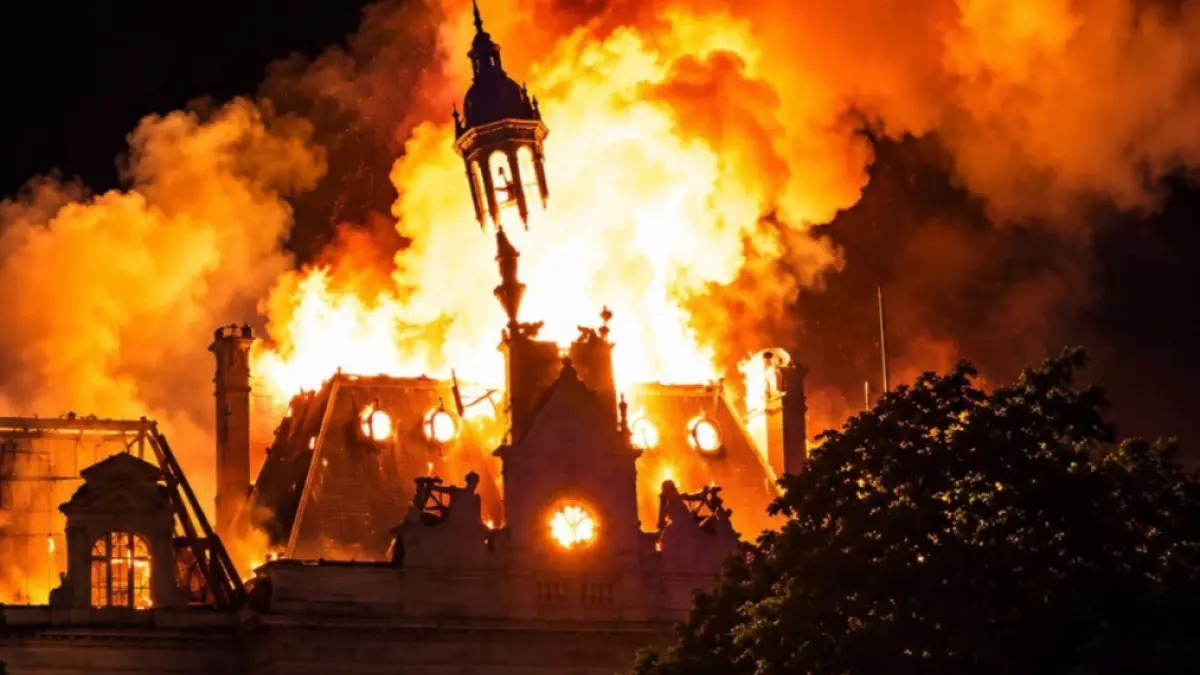 Monument istoric din Franța a fost incendiat în timpul violențelor masive de pe teritoriul țării