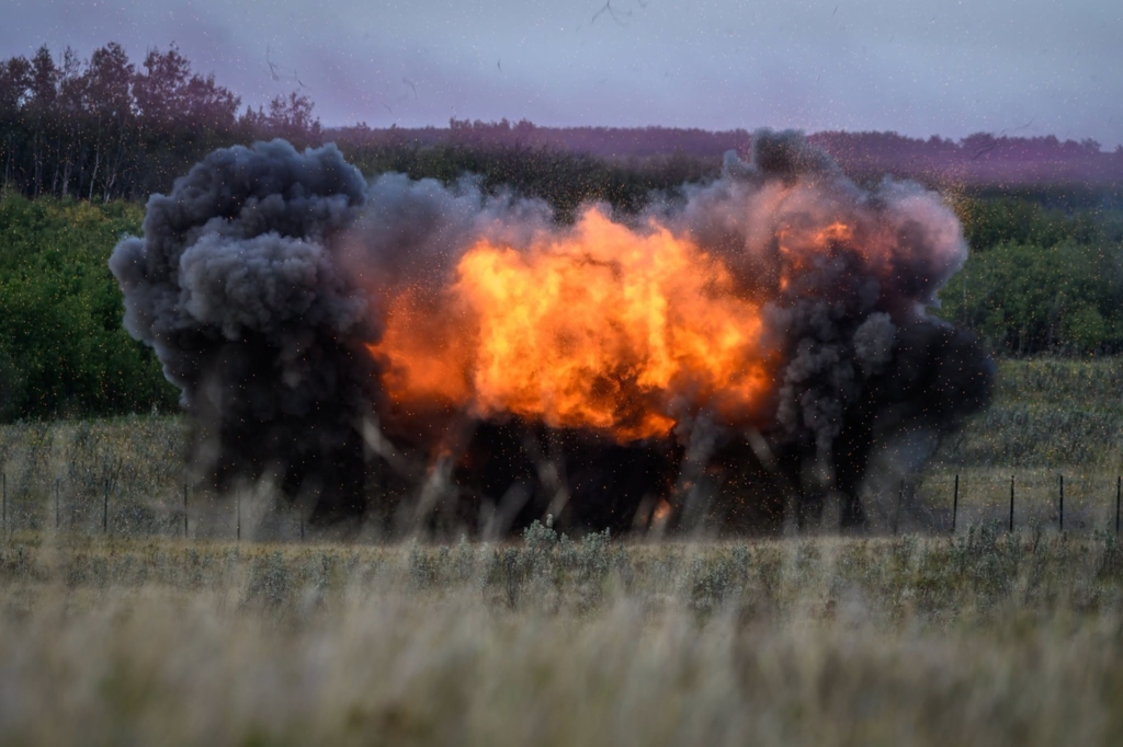Incendiu devastator la o bază militară din Canada: morți și răniți în urma unei explozii