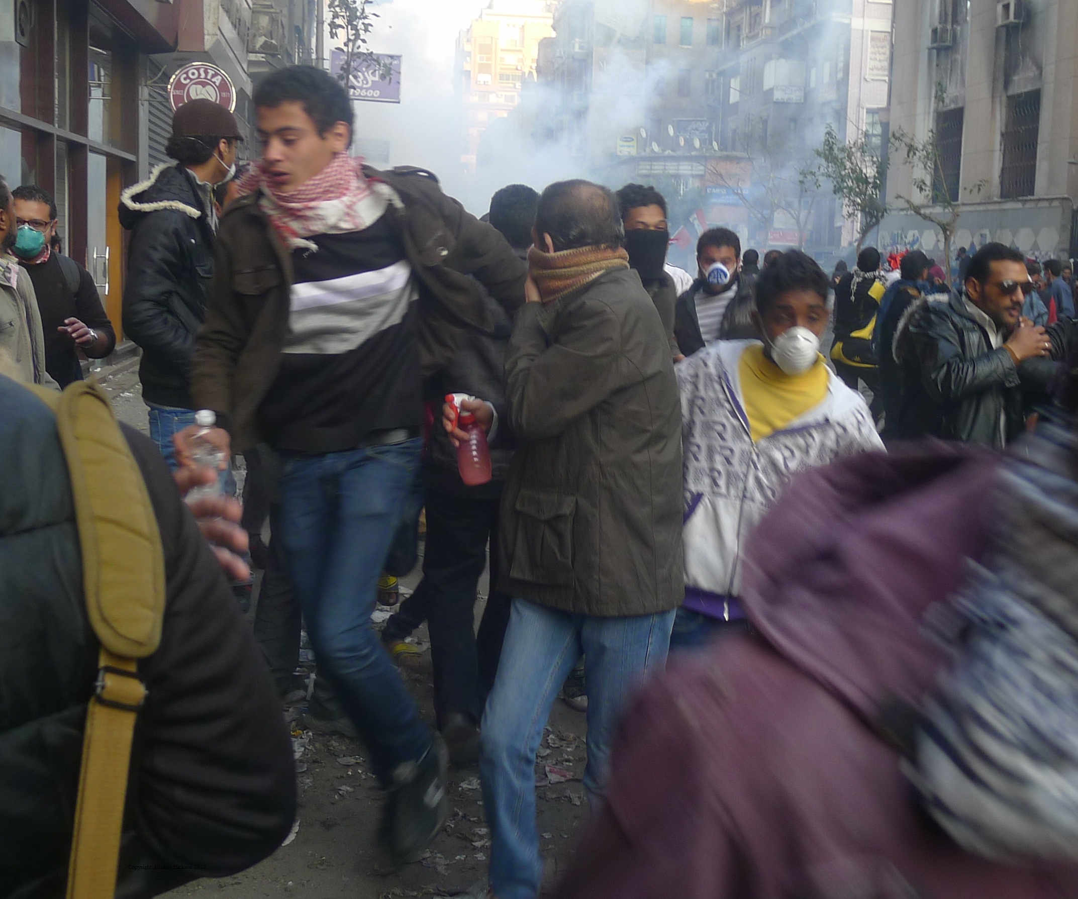 Un manifestant a decedat în timpul protestelor din Paris, în contextul unei violențe fără precedent