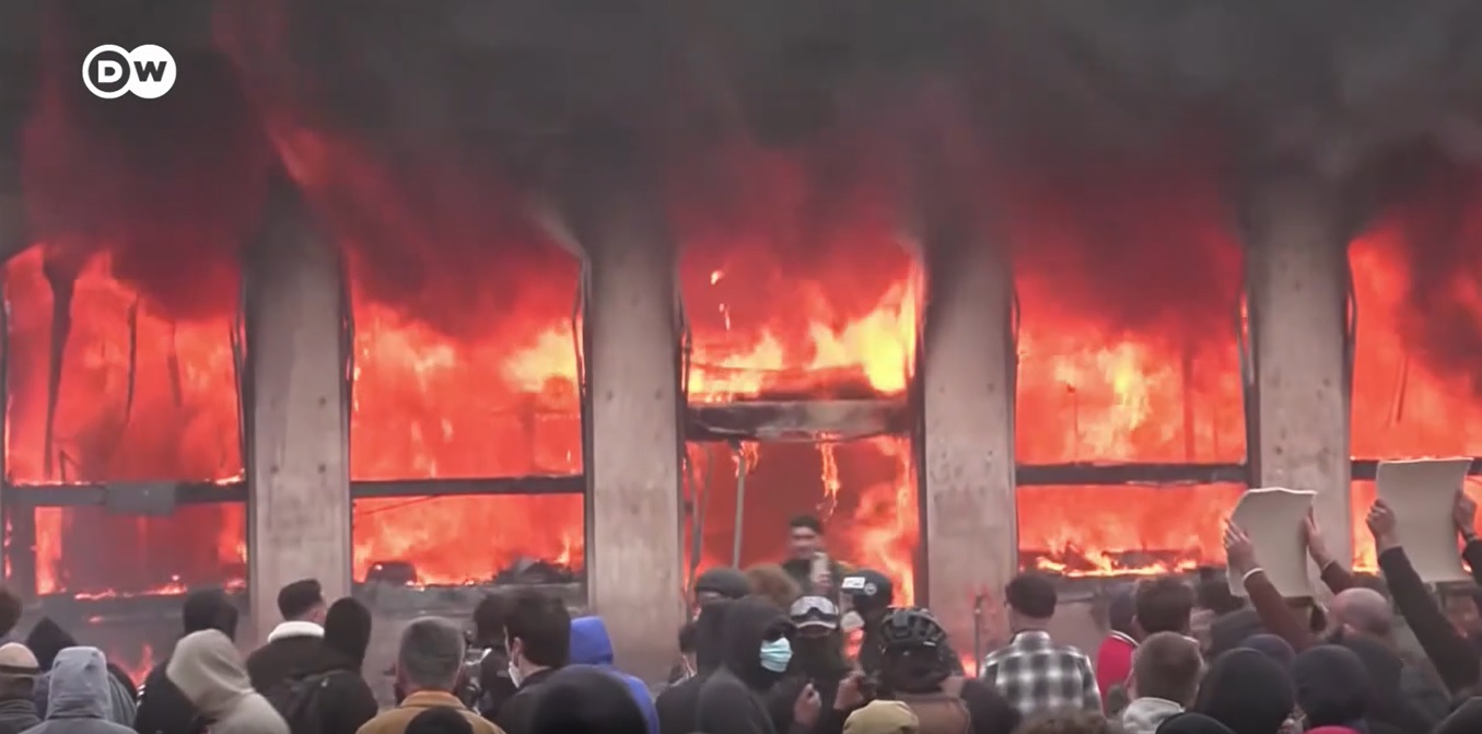 Violențe masive în Franța: Record de 855 de arestări la Paris în urma protestelor împotriva costului vieții