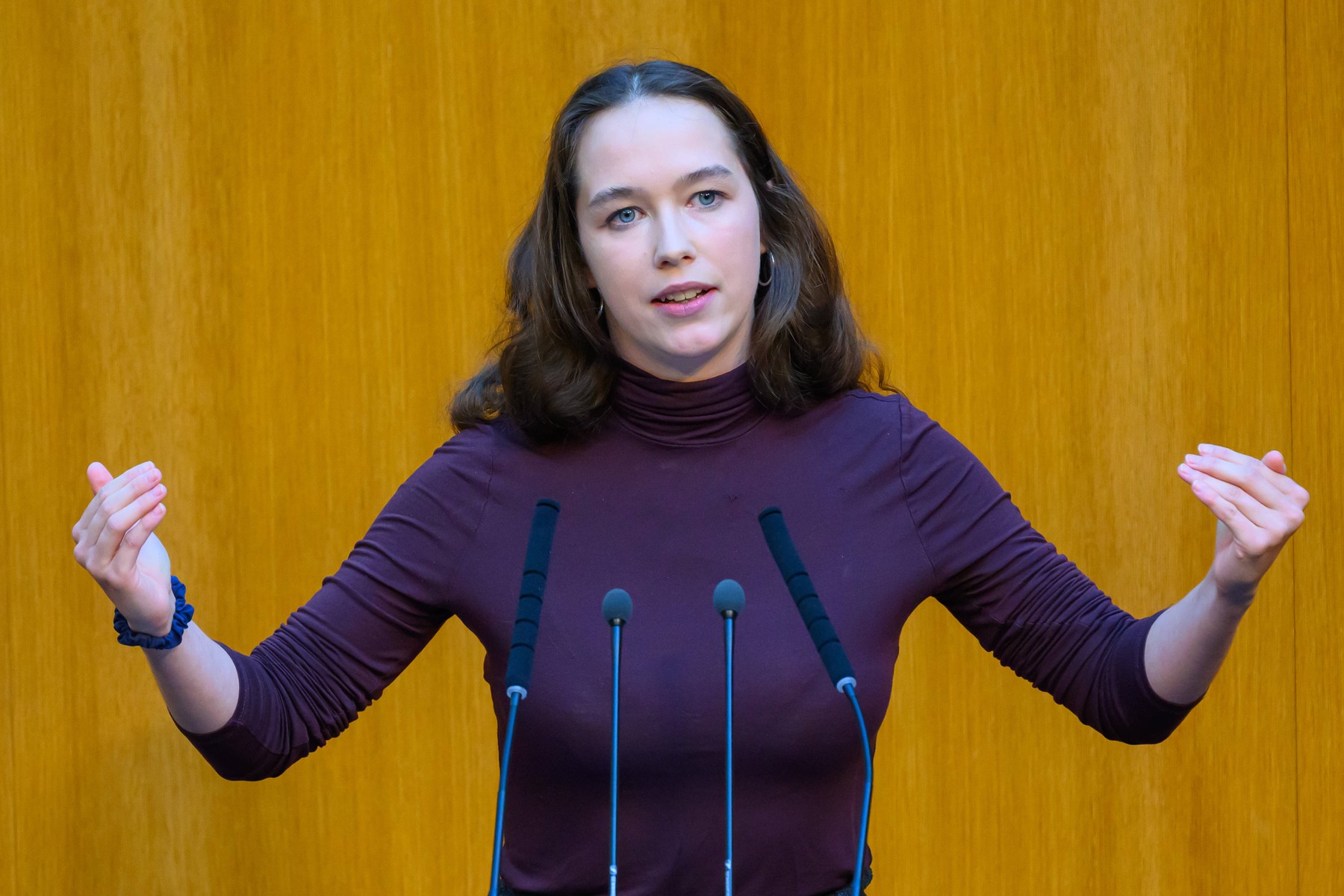 Eurodeputata Lena Schilling dezvăluie atacurile cu deepfake-uri sexualizate împotriva femeilor din UE