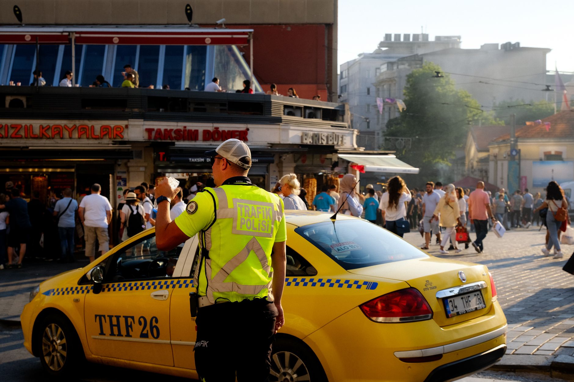 Violențe masive în Tirana pentru a șasea zi consecutivă. Premierul Edi Rama respinge demisia
