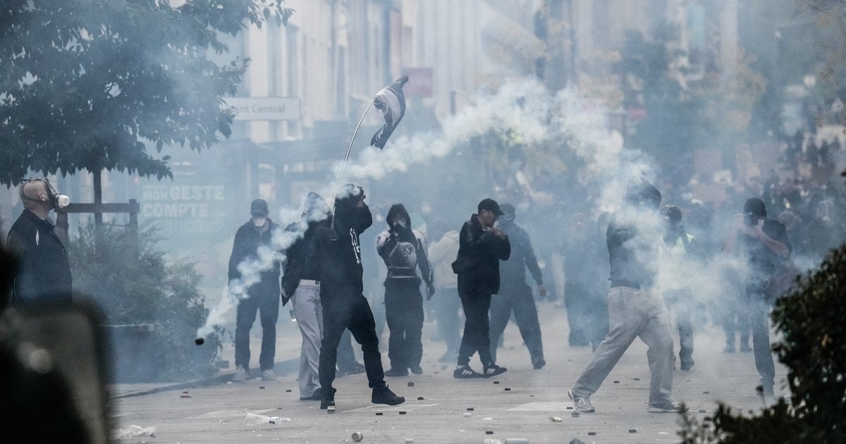 Revoltă masivă în Franța: Elevii și studenții blochează instituțiile de învățământ