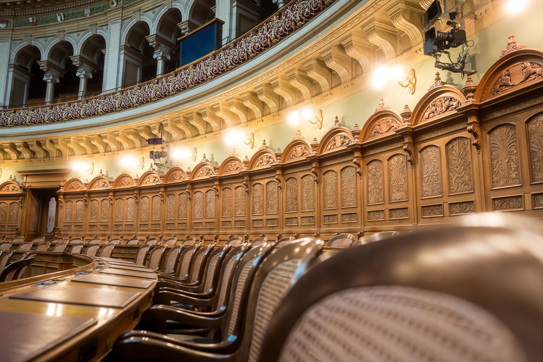 Tinerii din România pleacă din casa părințilorilor mai târziu decât media europeană