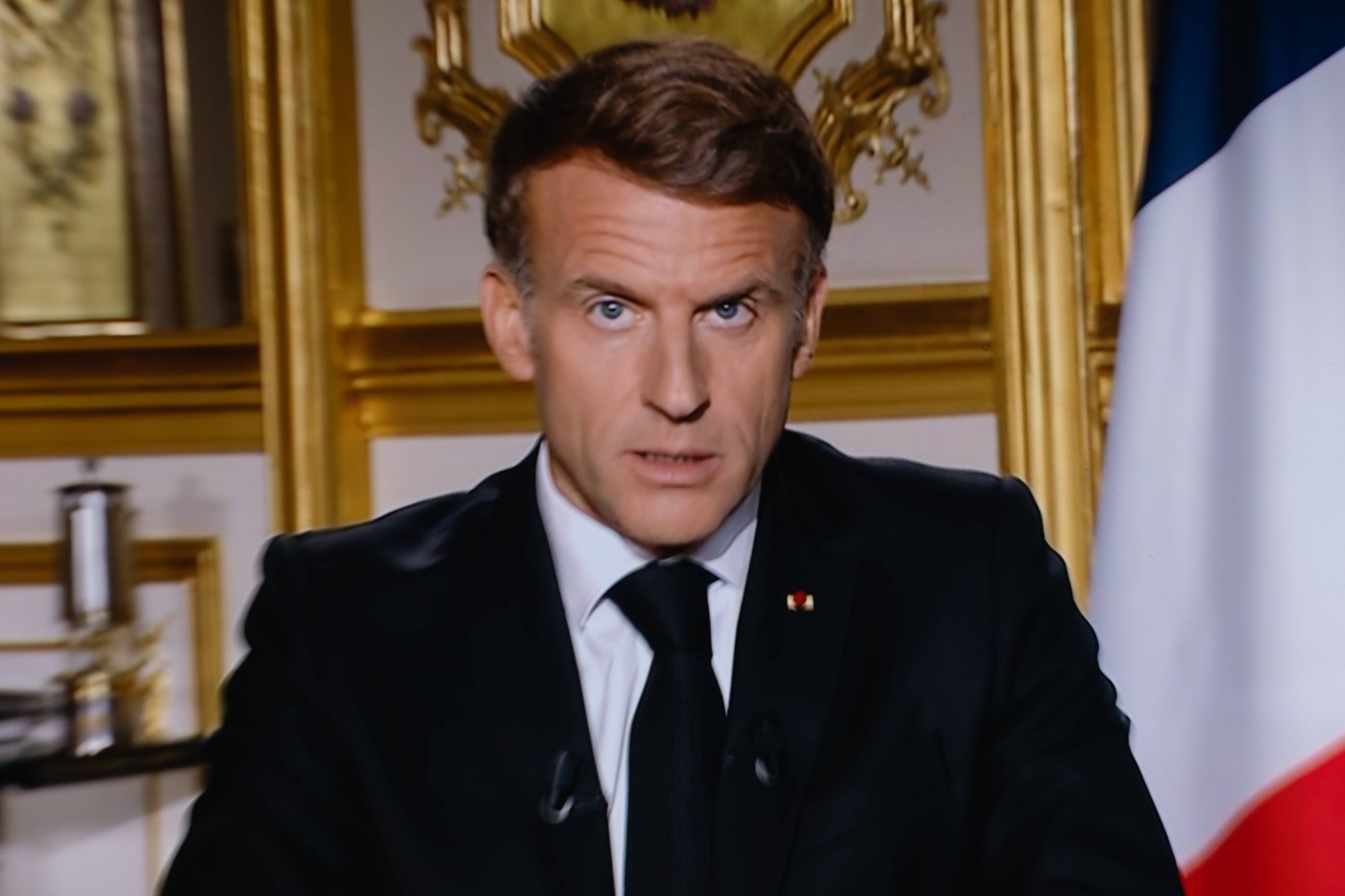 Emmanuel Macron condamnă violențele din Franța: „O violență scăpată de sub control”