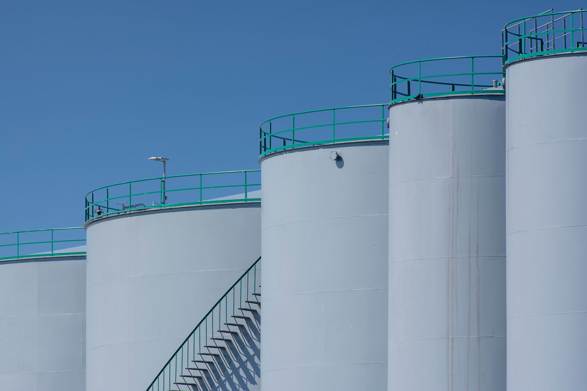 UNEP avertizează: peste jumătate din emisiile de metan ale industriei petroliere nu sunt monitorizate corect