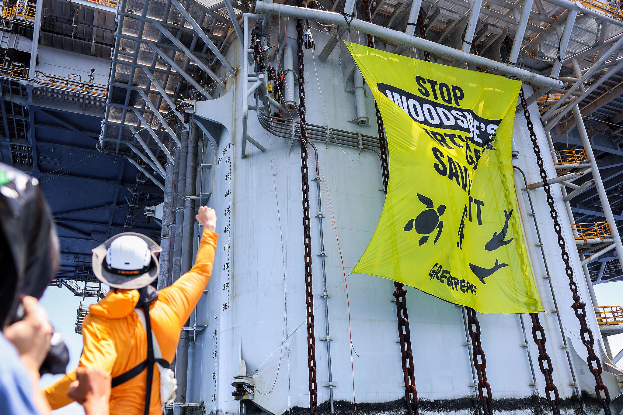 Activiști Greenpeace au blocat o platformă de gaze în Australia pentru protejarea recifului Scott