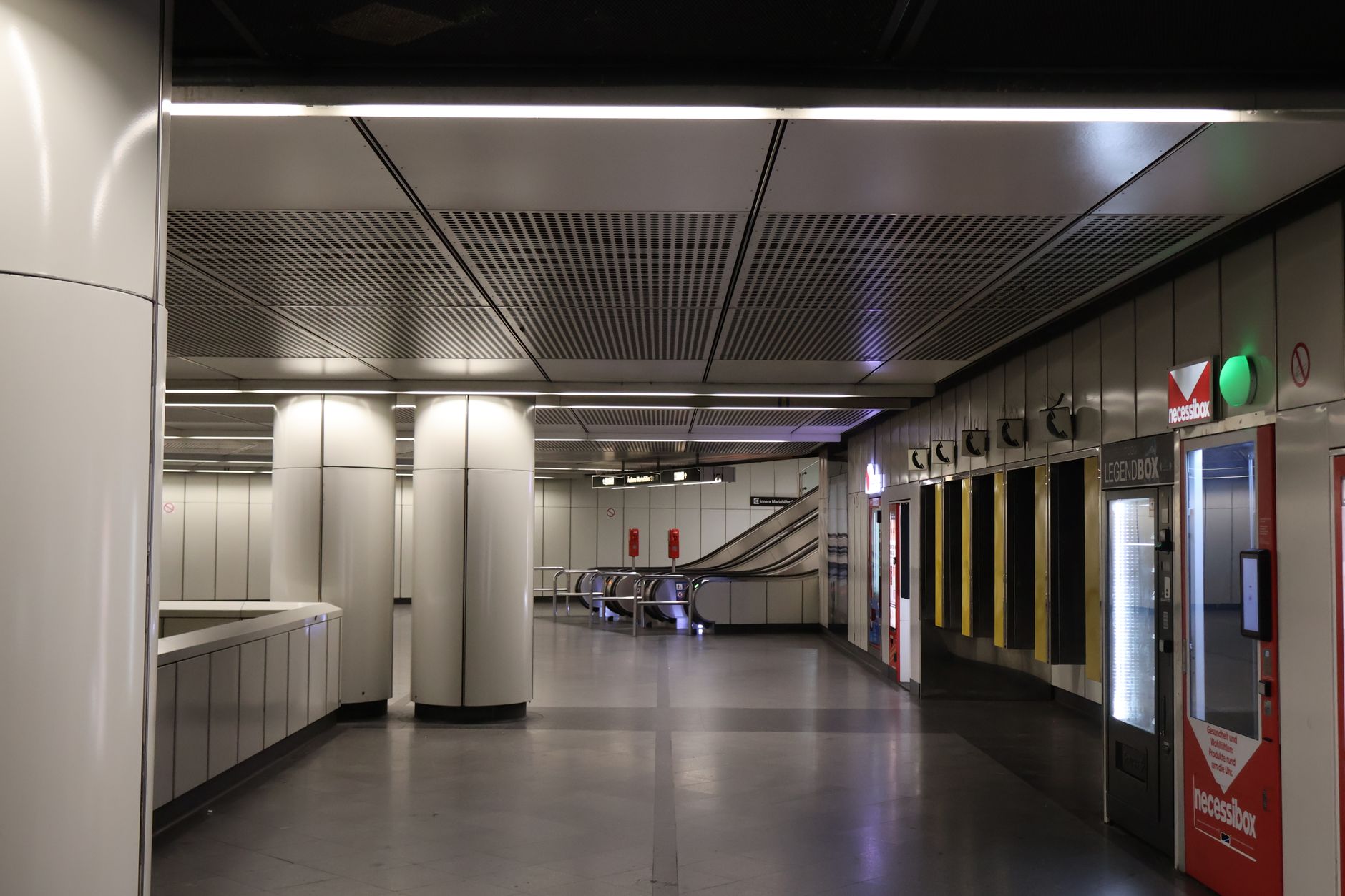 Atacuri rusești cu rachete balistice asupra Kievului: un mort și distrugeri la metrou