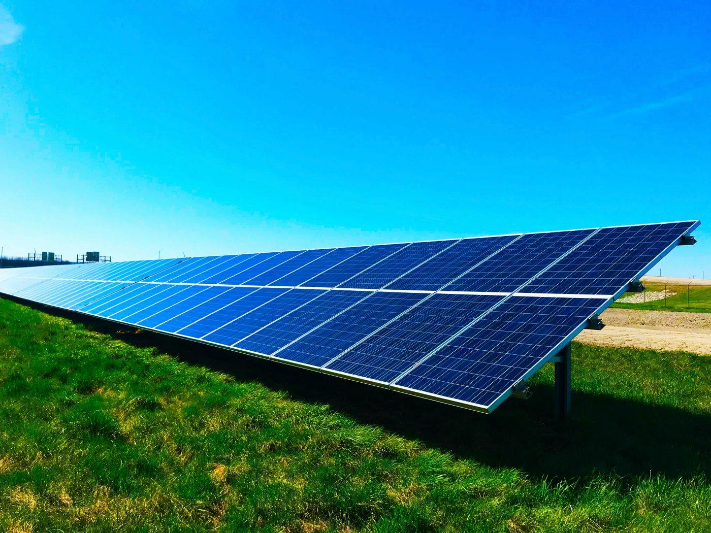 China propune restricții la exportul unor tehnologii cheie pentru fabricarea panourilor solare