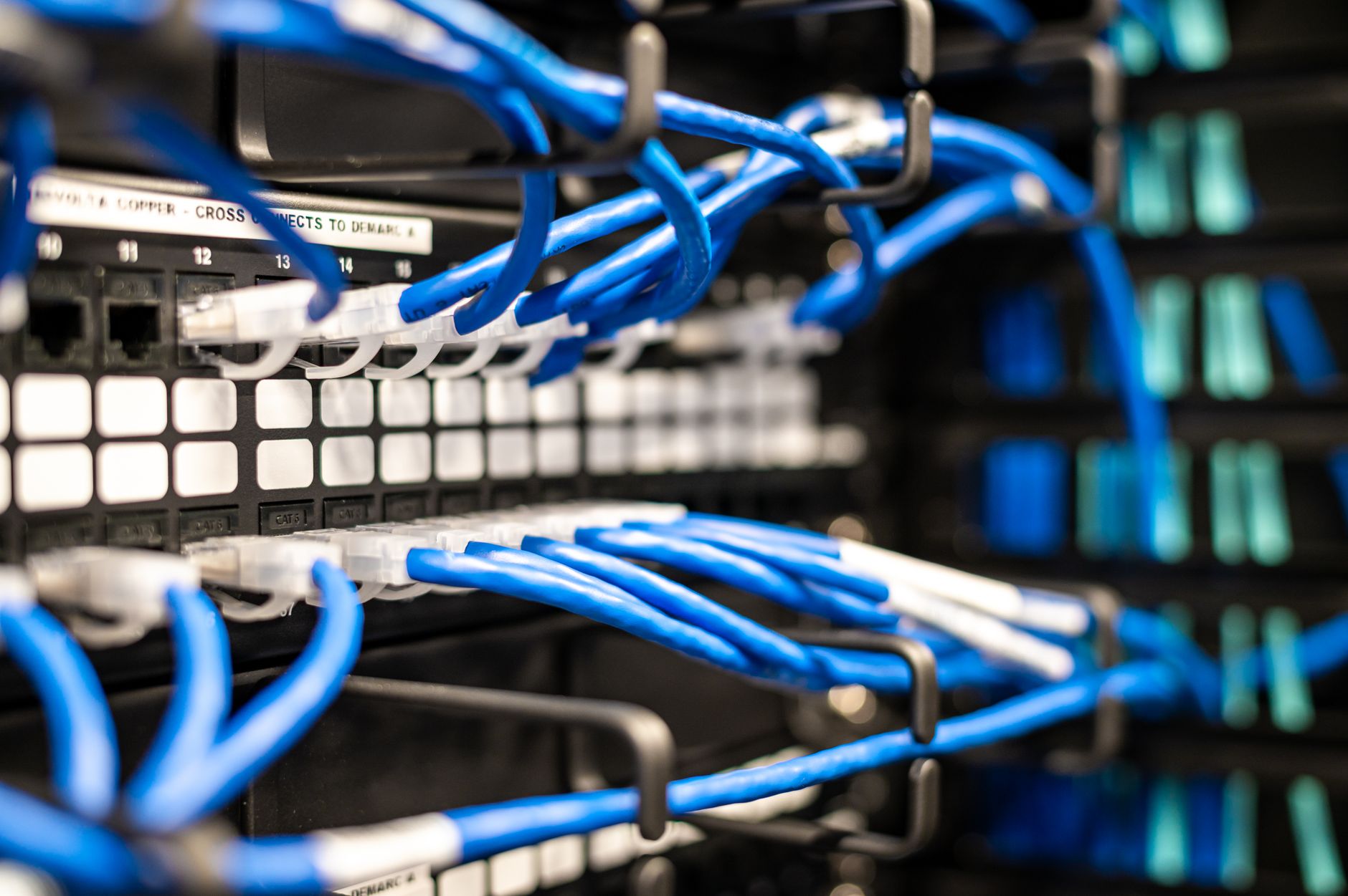 Teheranul amenință cu atacuri asupra infrastructurii digitale și a bazelor americane din Europa