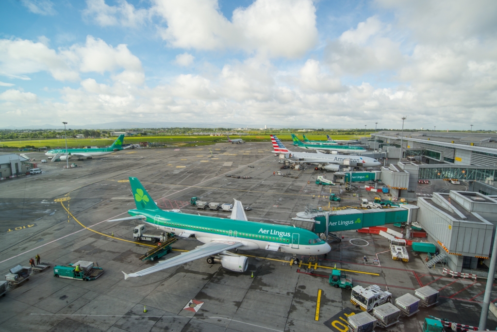 Irlanda a expulzat 24 de români cu un zbor charter de la Dublin la București