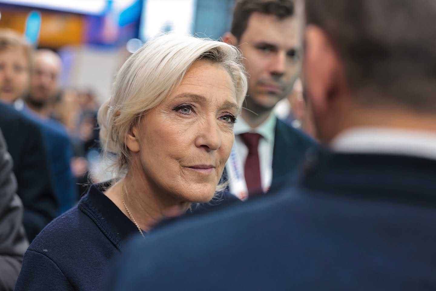 Sondaj alarmant în Franța: 20% dintre musulmani ar părăsi țara în cazul unei victorii a lui Marine Le Pen