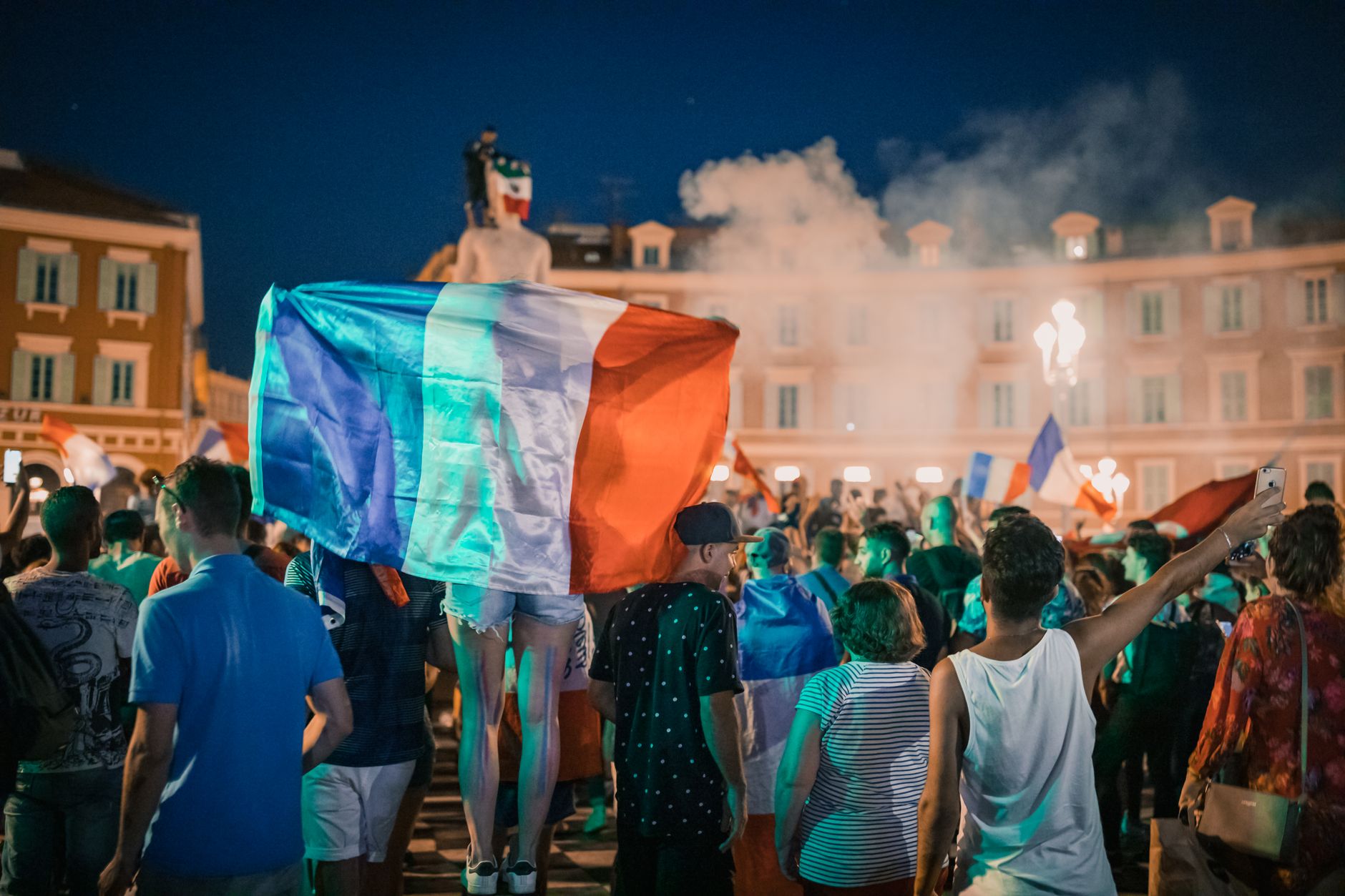 Dan Negru explică violențele din Franța prin mituri istorice despre Revoluția Franceză
