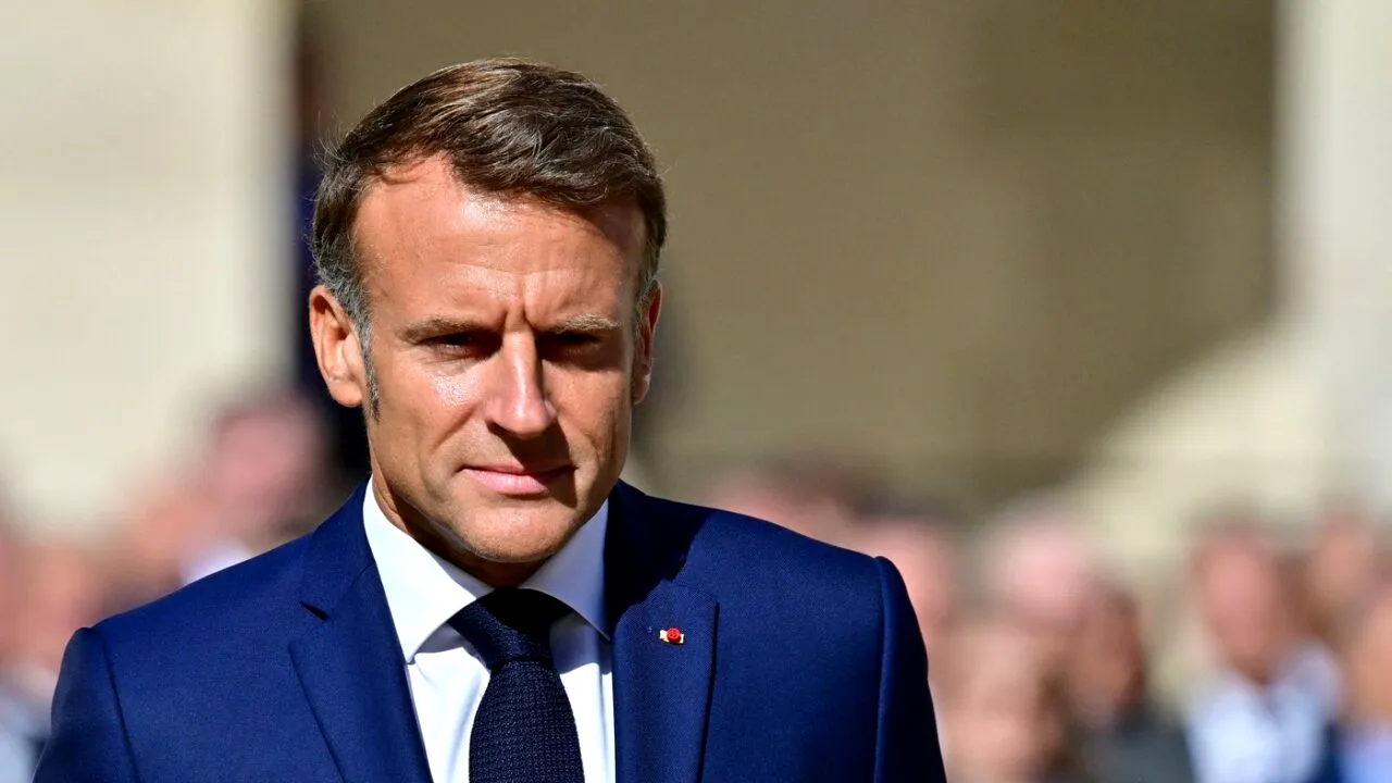 Emmanuel Macron începe un turneu în regiunea Golfului pentru a asigura aprovizionarea cu petrol și motorină