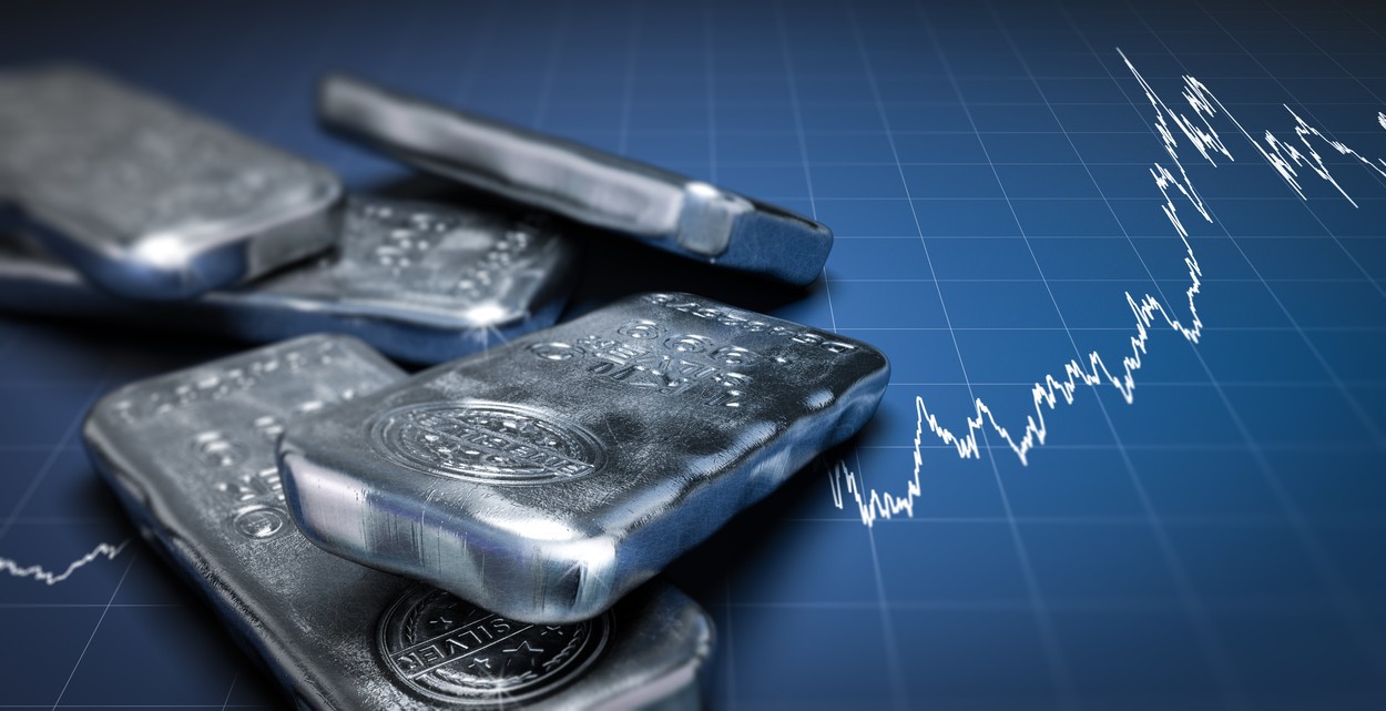 Prăbușirea prețului argintului cu peste 50% trimite semnale de alarmă pentru economia globală