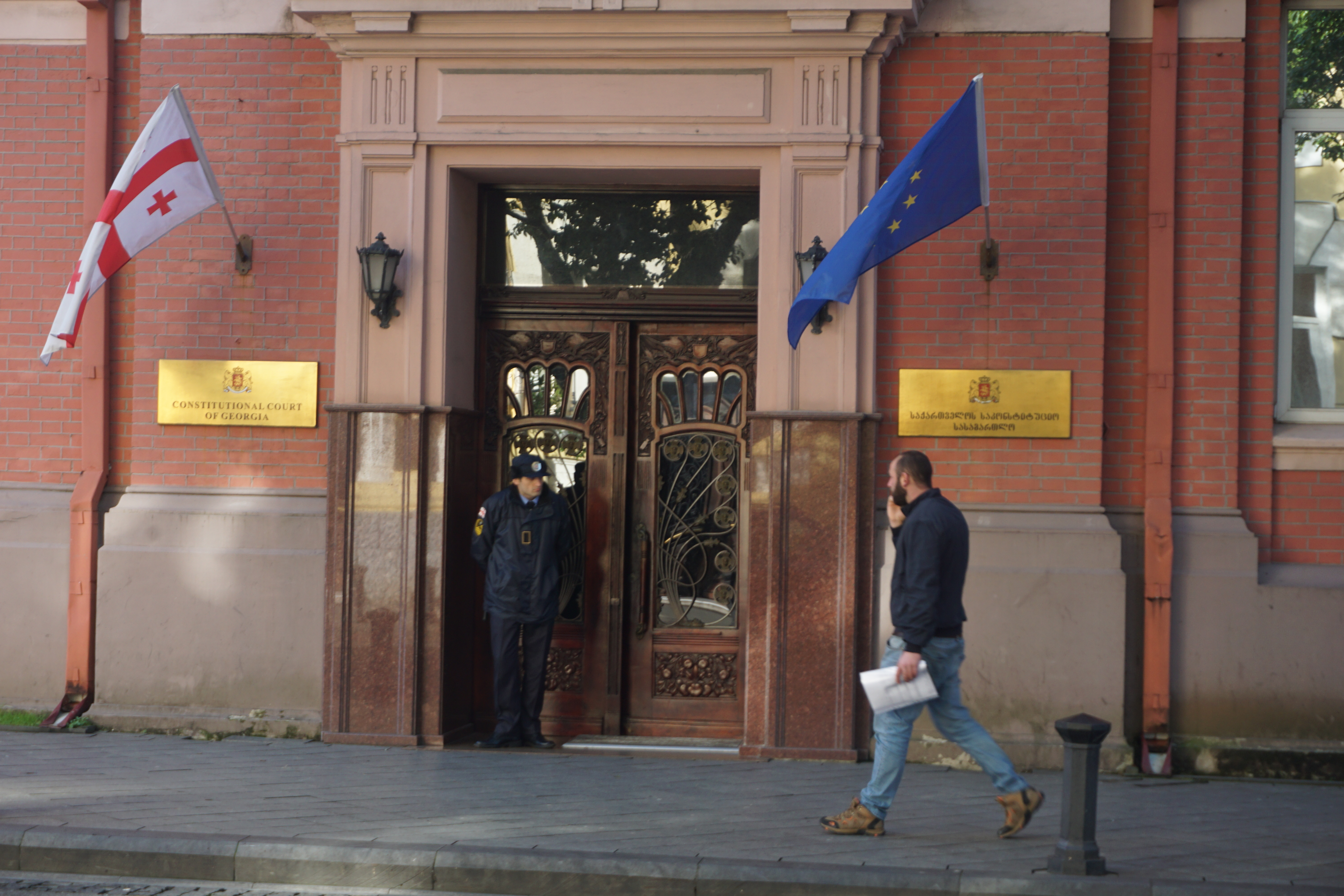 Comisia Europeană avertizează: Cinci partide de opoziție din Georgia riscă interzicerea prin justiție