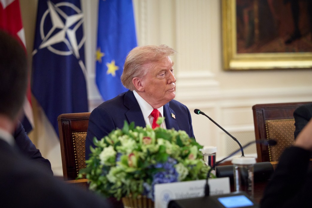 Donald Trump asociază violențele din Franța cu imigrația și cere închiderea granițelor europene