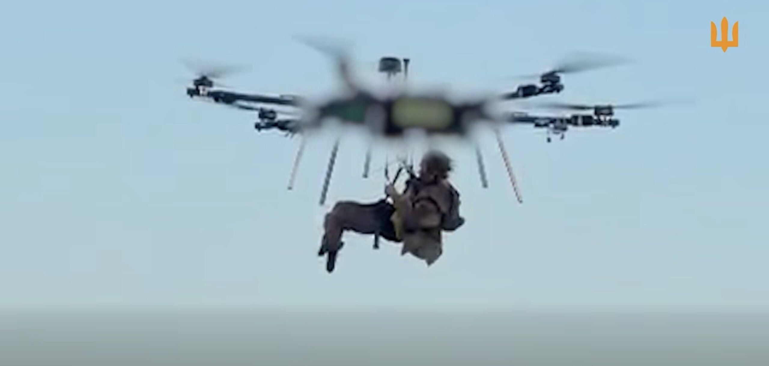 Primul succes al evacuării unui soldat rănit de pe linia frontului cu ajutorul unei drone