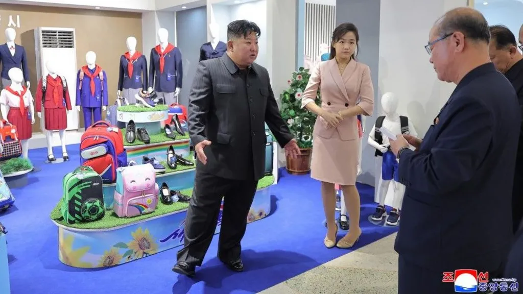 Coreea de Nord publică noi imagini cu Kim Jong Un după zvonurile despre decesul liderului