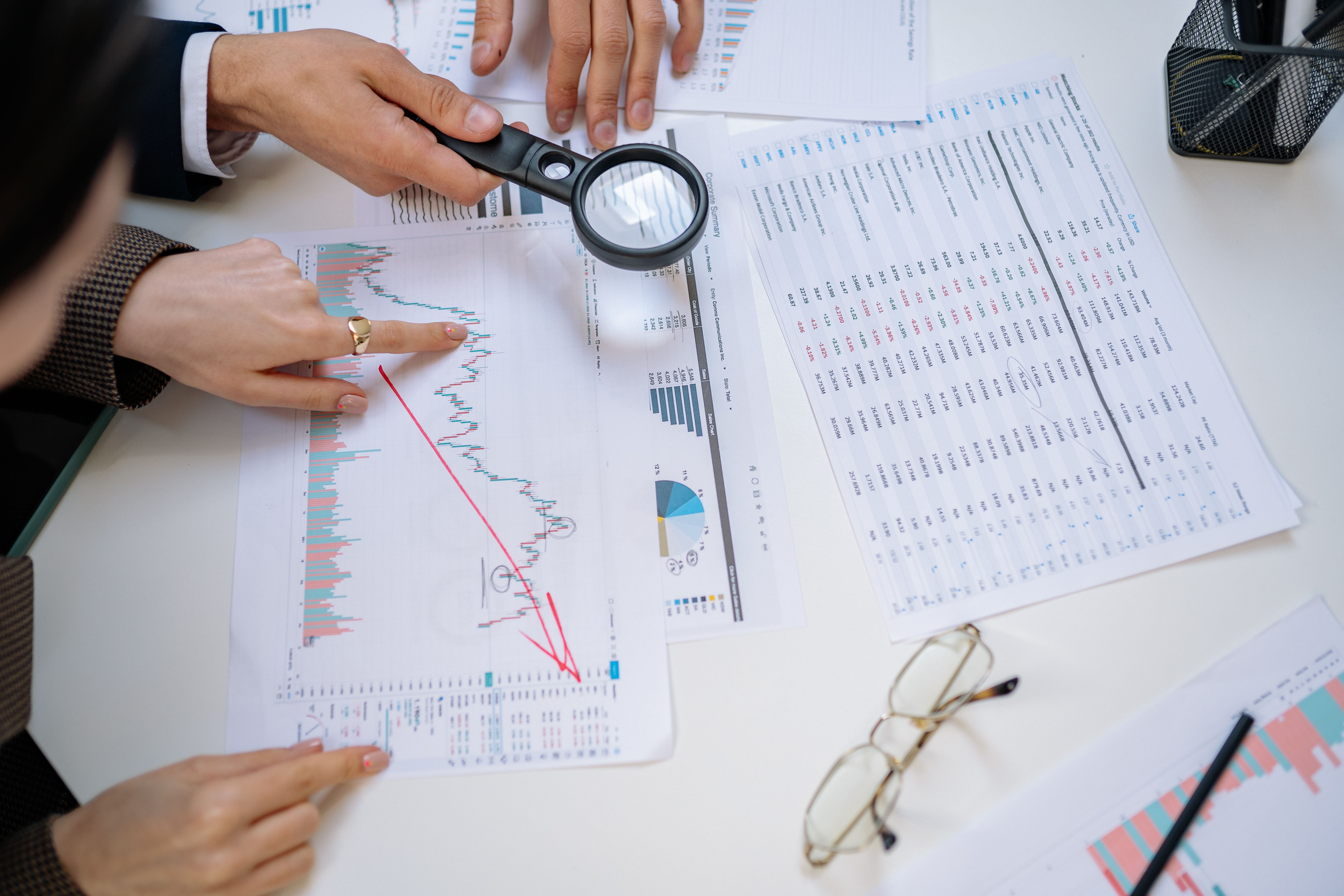Studiu BCE: Băncile evaluează mai favorabil sectoarele expuse inteligenței artificiale