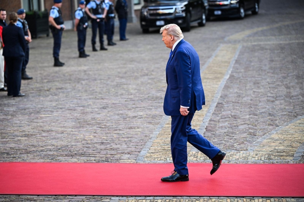 Donald Trump propune transformarea sălii de presă de la Casa Albă într-o piscină interioară